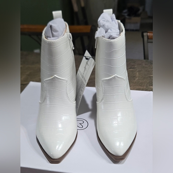 The Drop Women's Sia Pointed-Toe Western Ankle Boot #787, 788 - Picture 2 of 11